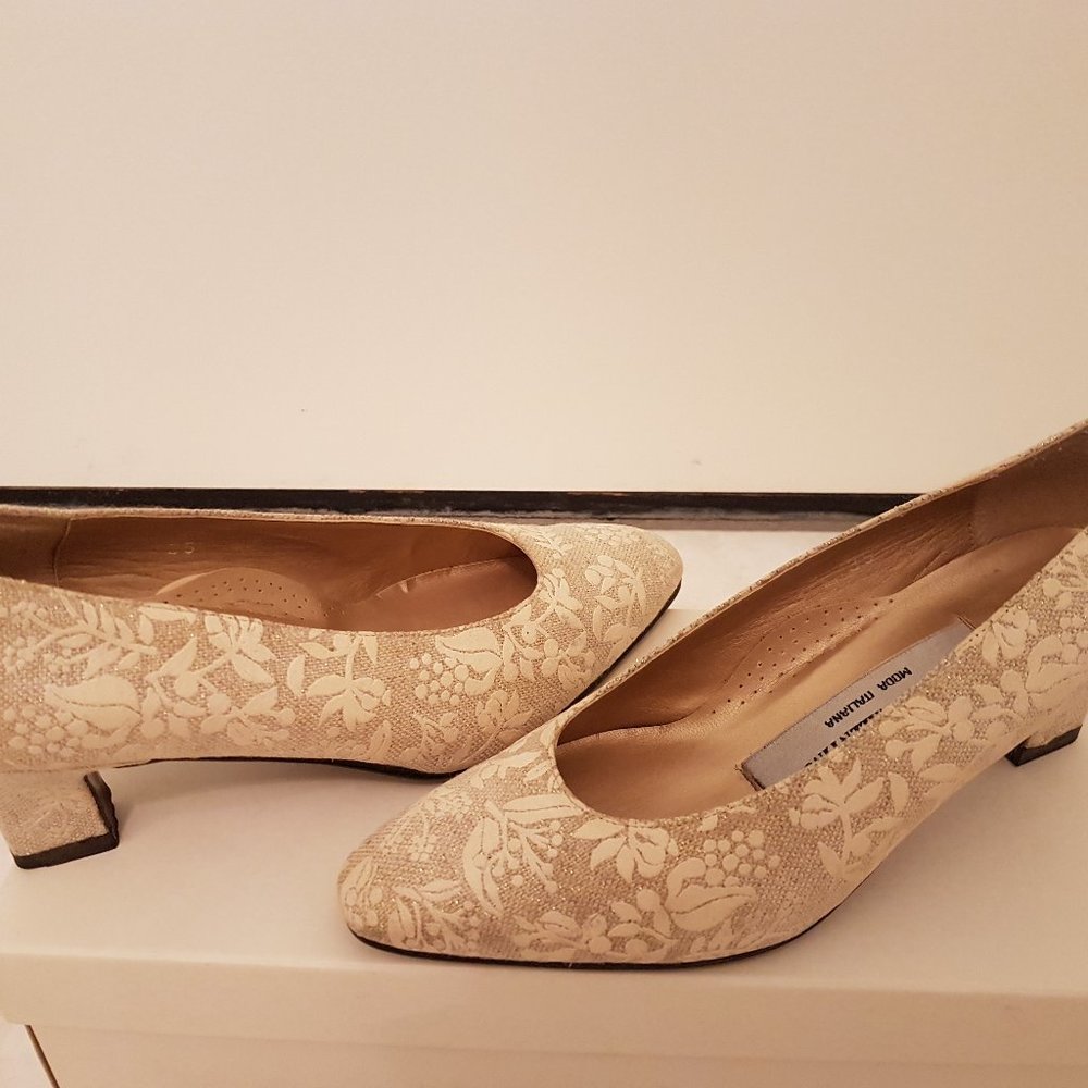 Beige Lacey dress shoes, G4 size